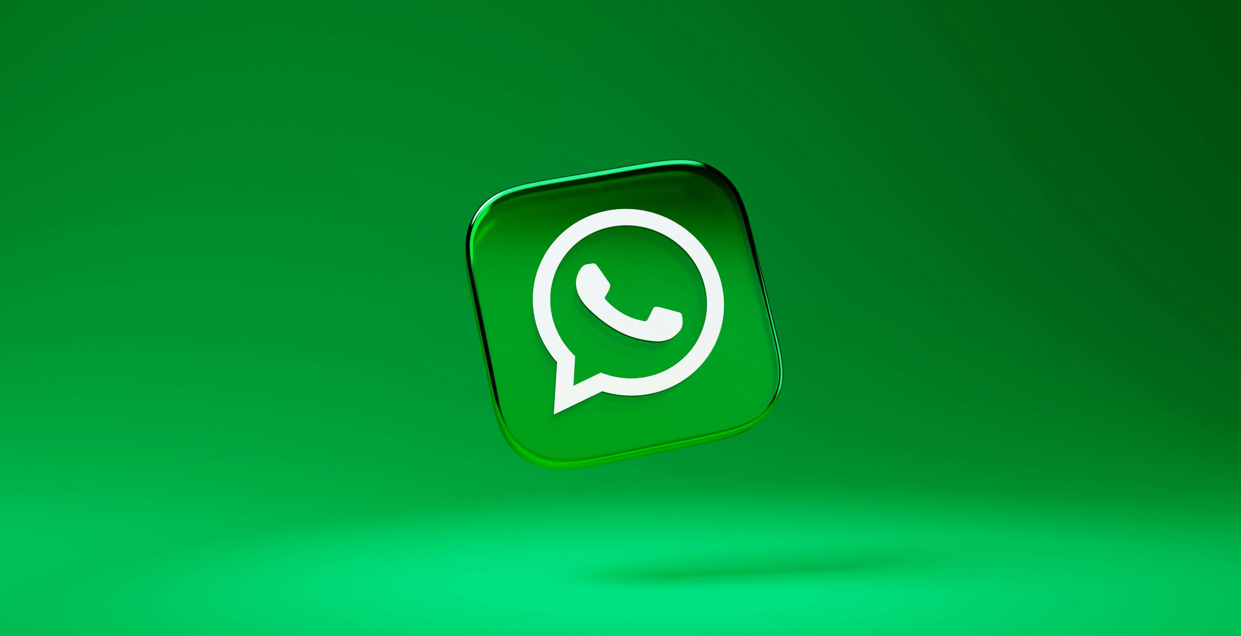 WhatsApp come Facebook e Telegram: si potrà rispondere ai messaggi nei gruppi con una "reazione"