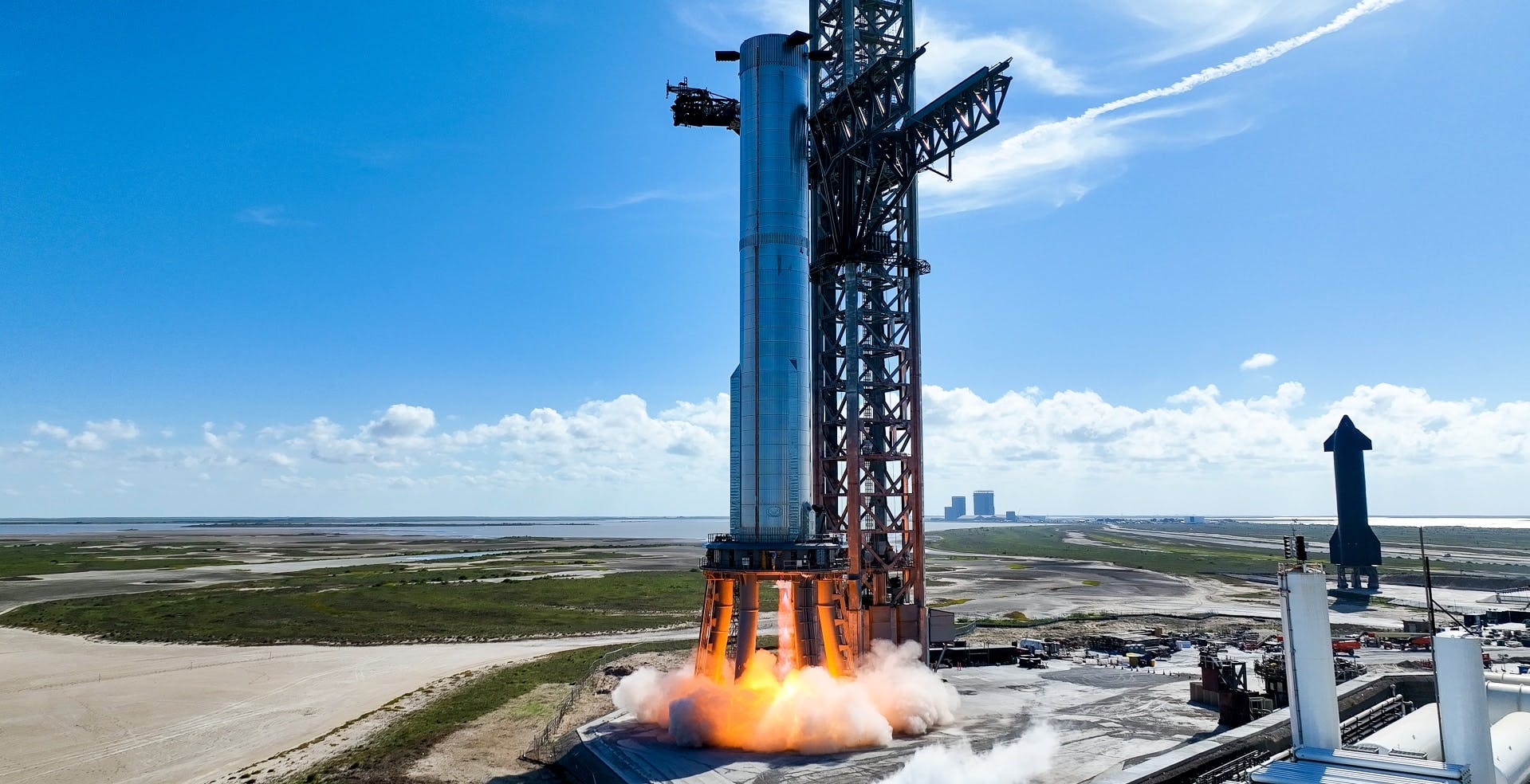 Starship e Super Heavy scaldano letteralmente i motori in vista del primo volo orbitale