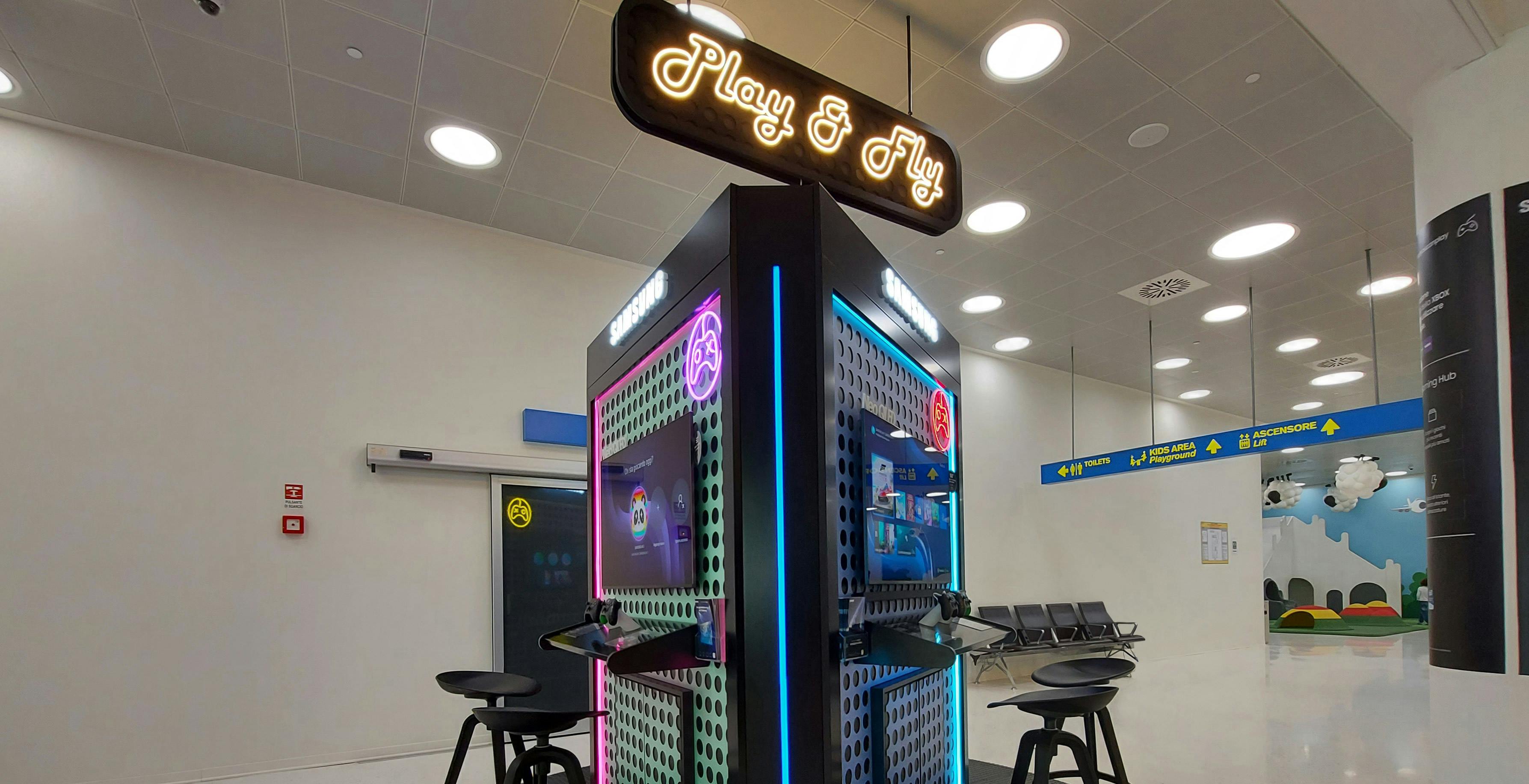 Samsung ha creato una “sala giochi” a Linate. Prima del volo si può giocare in cloud