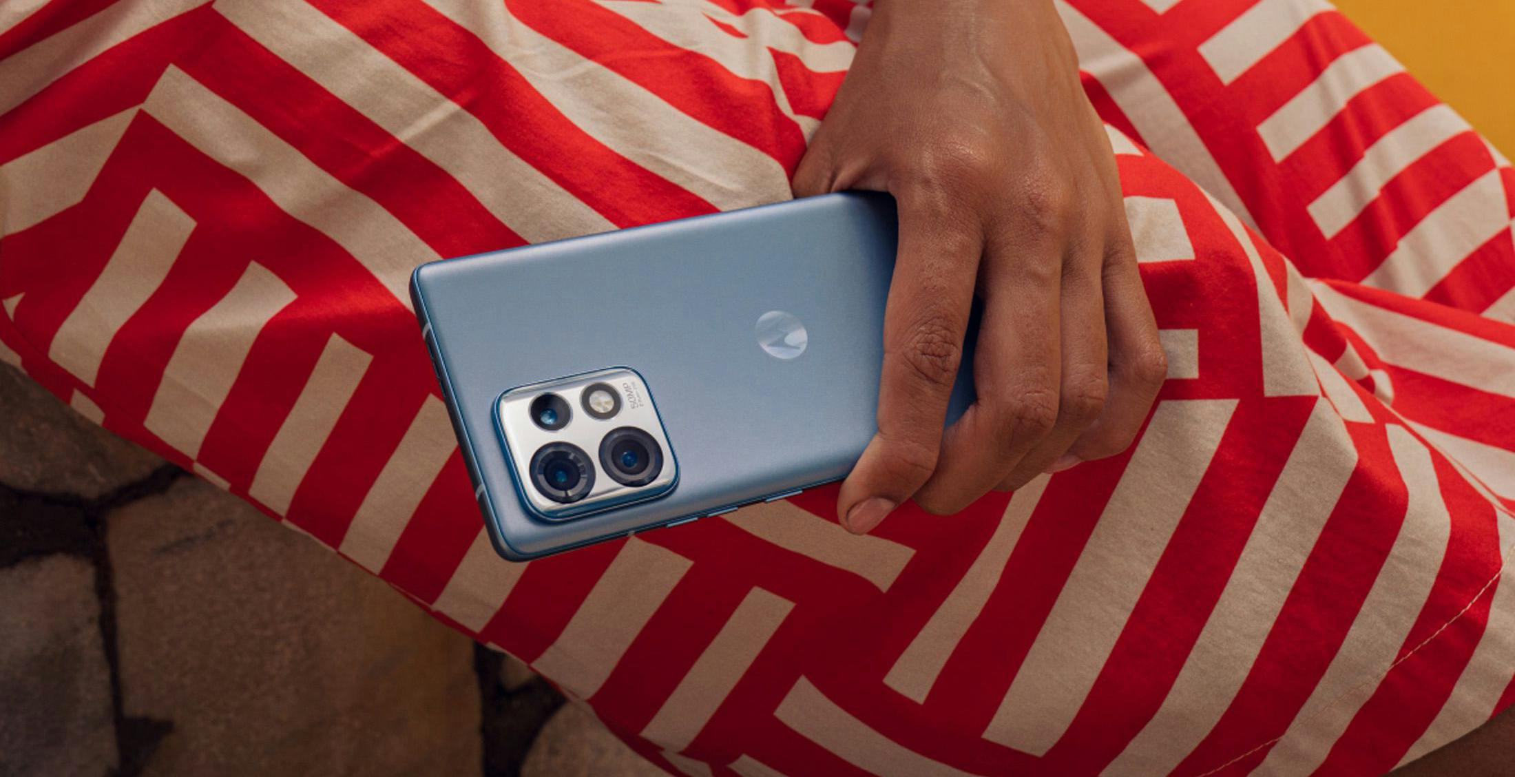 Motorola Edge 40 Pro è il flagship Android che costa meno, e non gli manca nulla