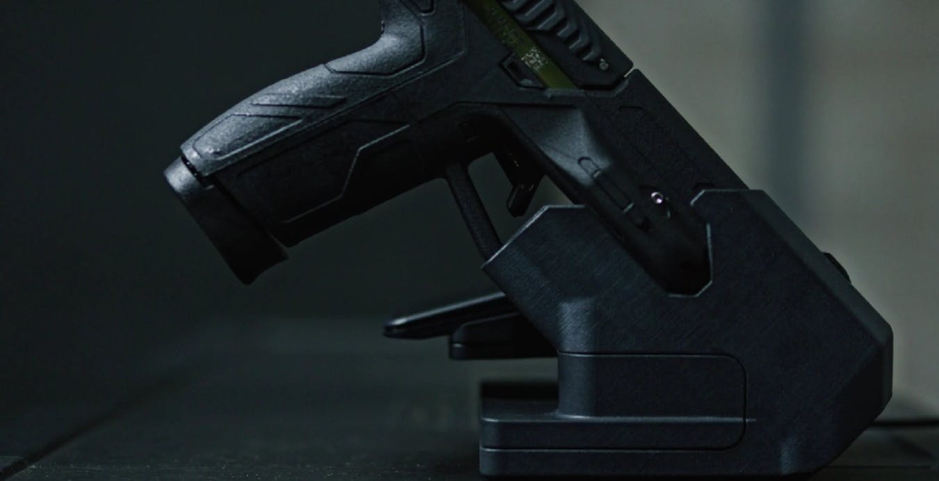 La prima pistola intelligente arriva negli USA, per utilizzarla servono i dati biometrici