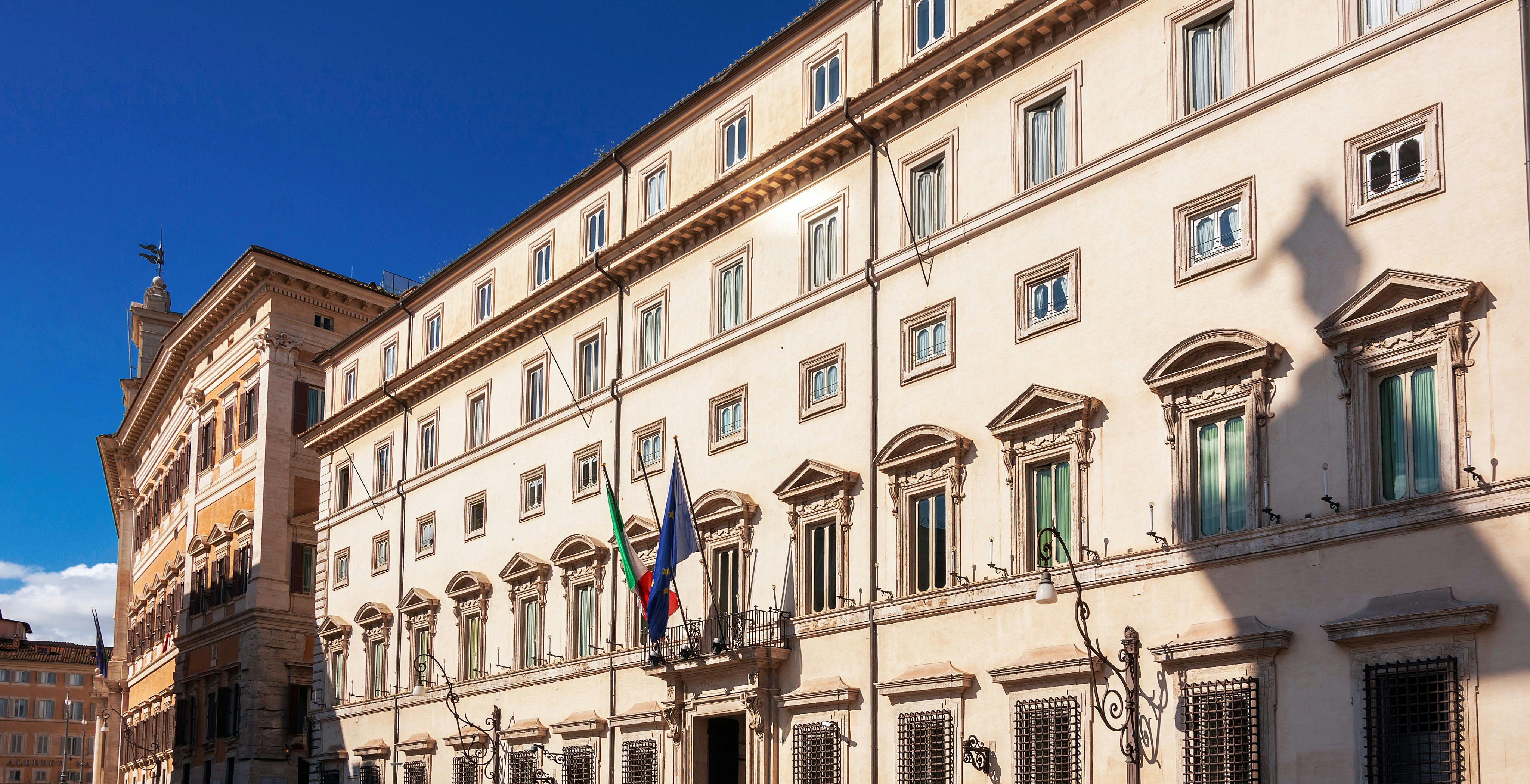 Il Governo chiede il Parental Control gratis su tutti i dispositivi. C’è già, ma i genitori non sanno usarlo