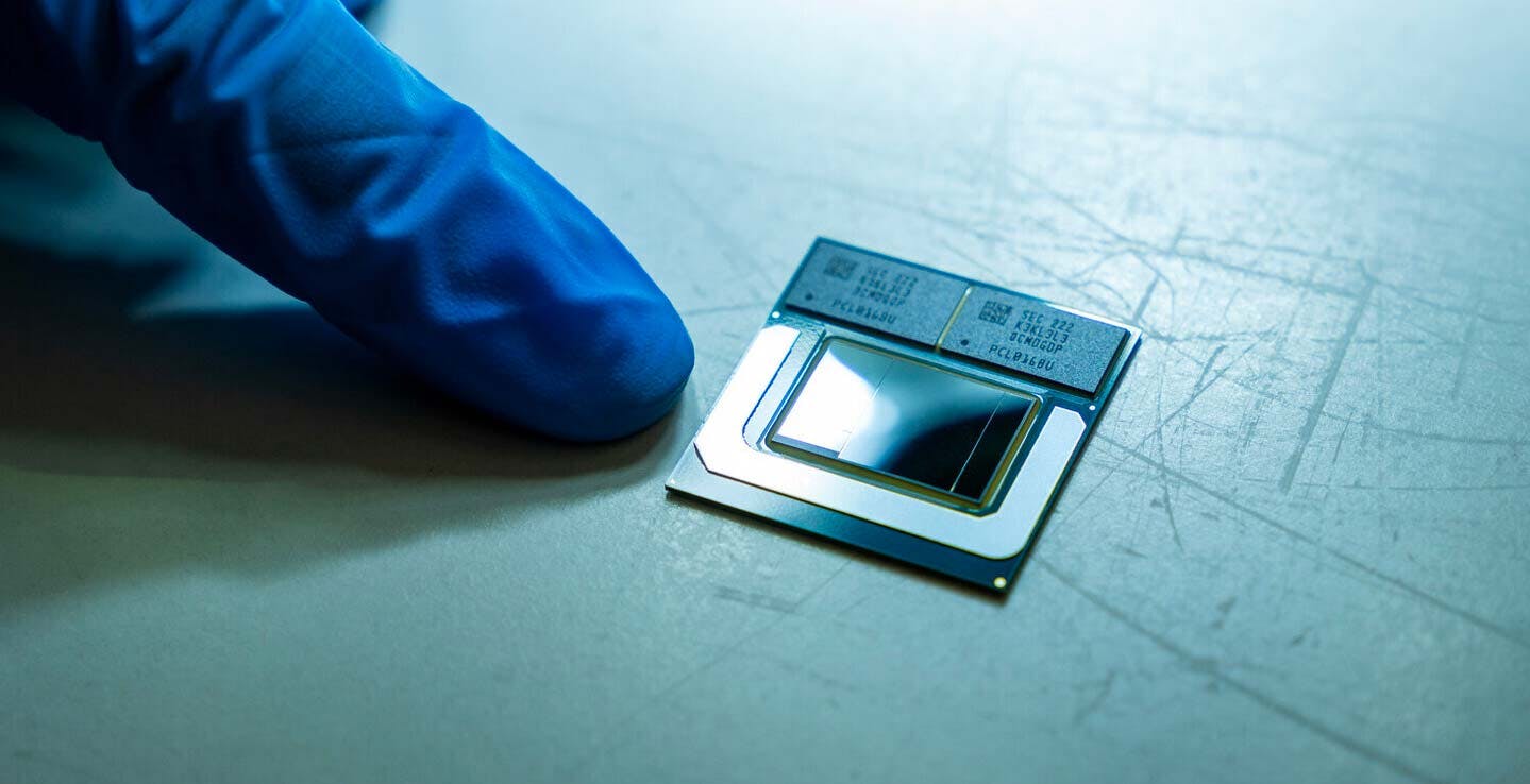 Altro che memorie espandibili, Intel segue Apple Silicon: Lunar Lake avrà la RAM sul SoC