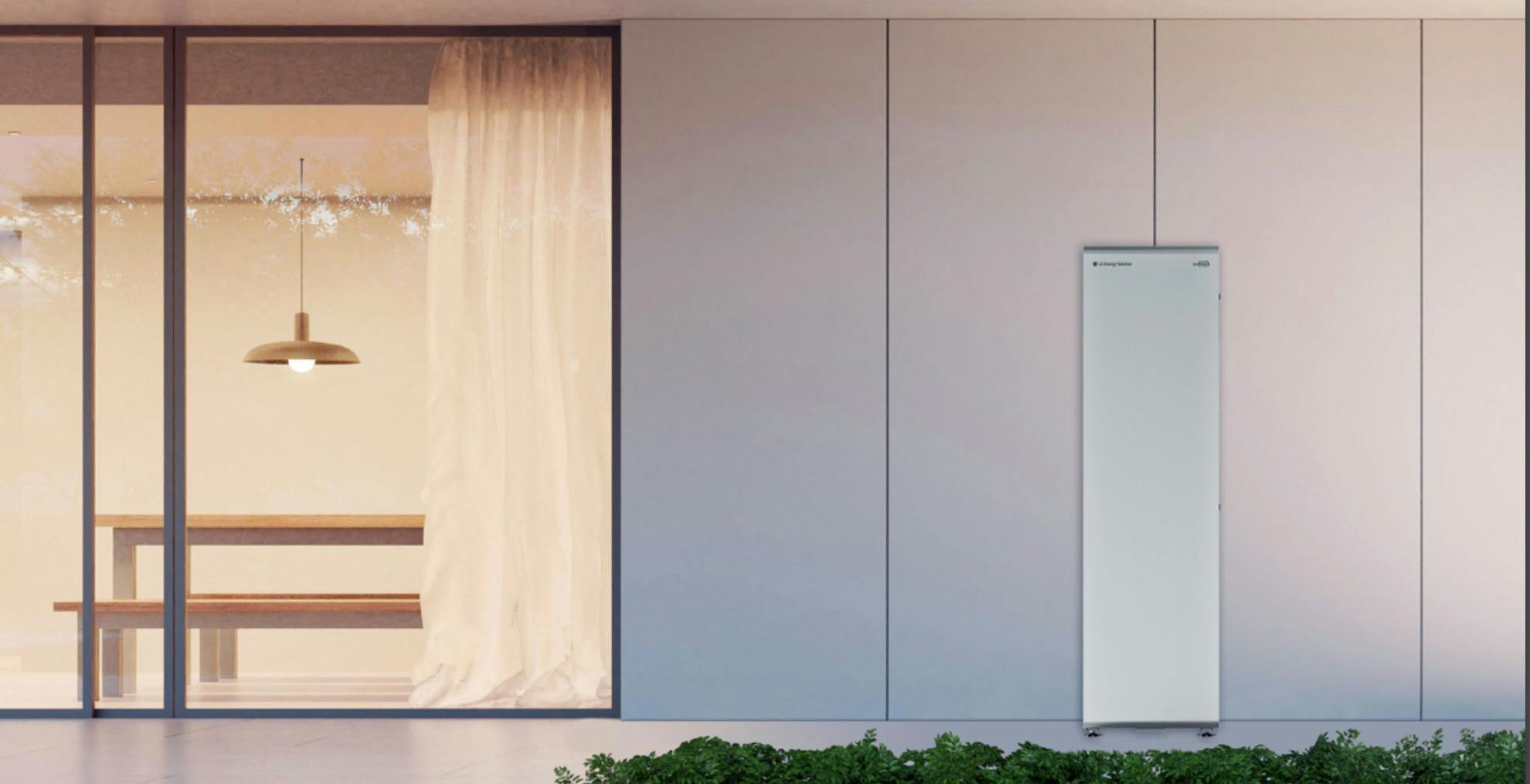 LG sfida Tesla PowerWall con la batteria per la casa che sta in ogni angolo e funziona con ogni impianto solare