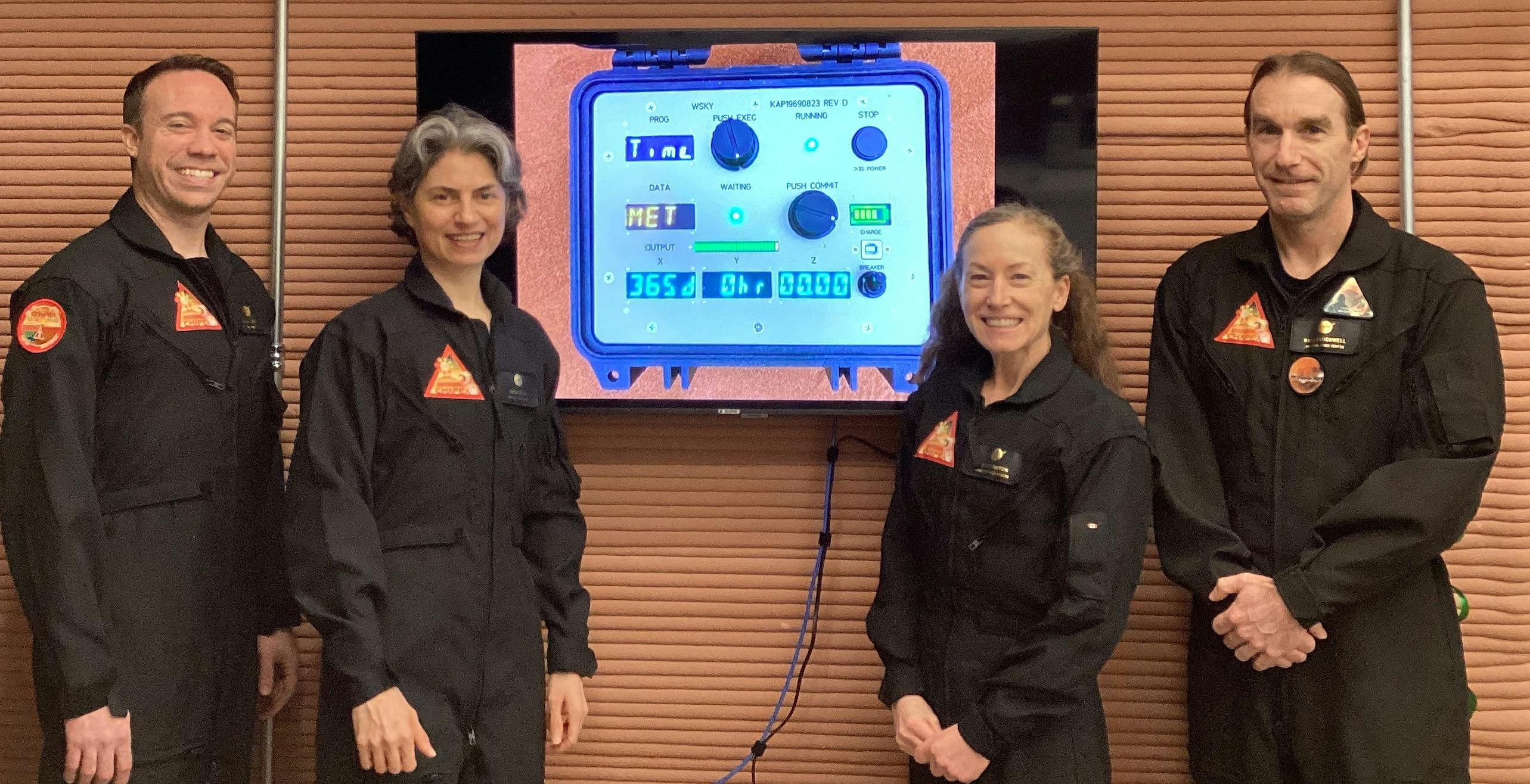 Tornano a casa i quattro marziani della NASA: per 378 giorni hanno vissuto in isolamento come se fossero su Marte