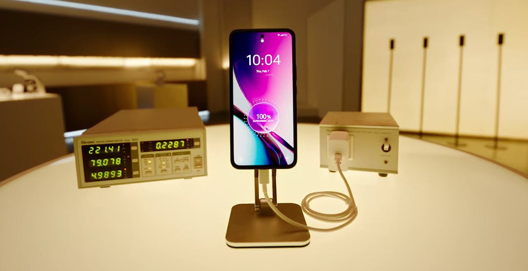 Realme carica i telefoni in soli 4 minuti con l'impressionante SuperSonic Charge da 320 W