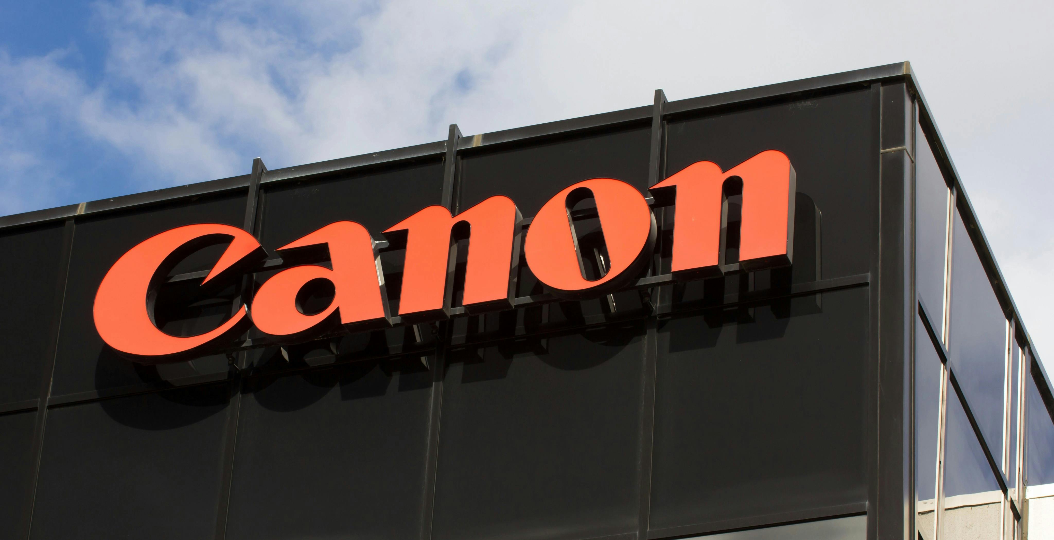 Canon resta leader delle fotocamere: quasi metà di quelle vendute nel 2023 sono sue. La classifica