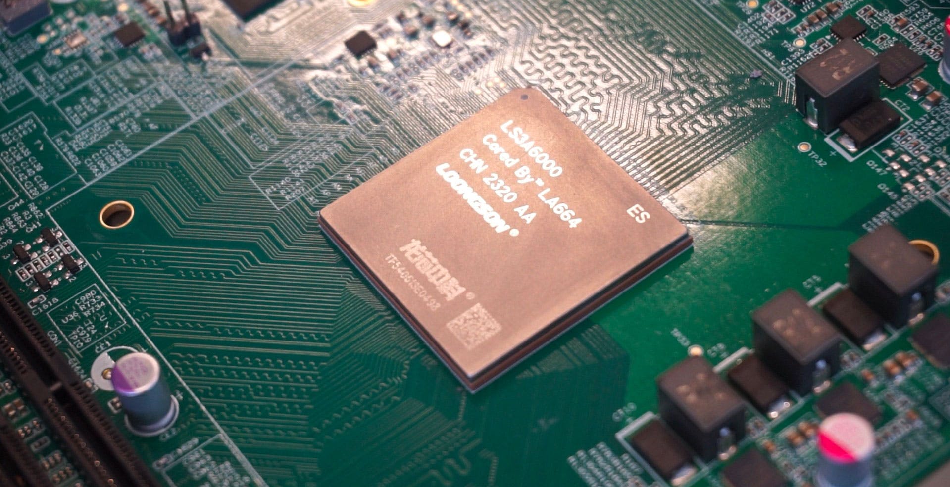 Il più grande produttore di CPU cinesi starebbe colmando il divario con AMD e Intel più rapidamente del previsto